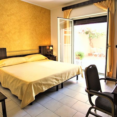Hotel Marabel Sant'Alessio Siculo Bagian luar foto