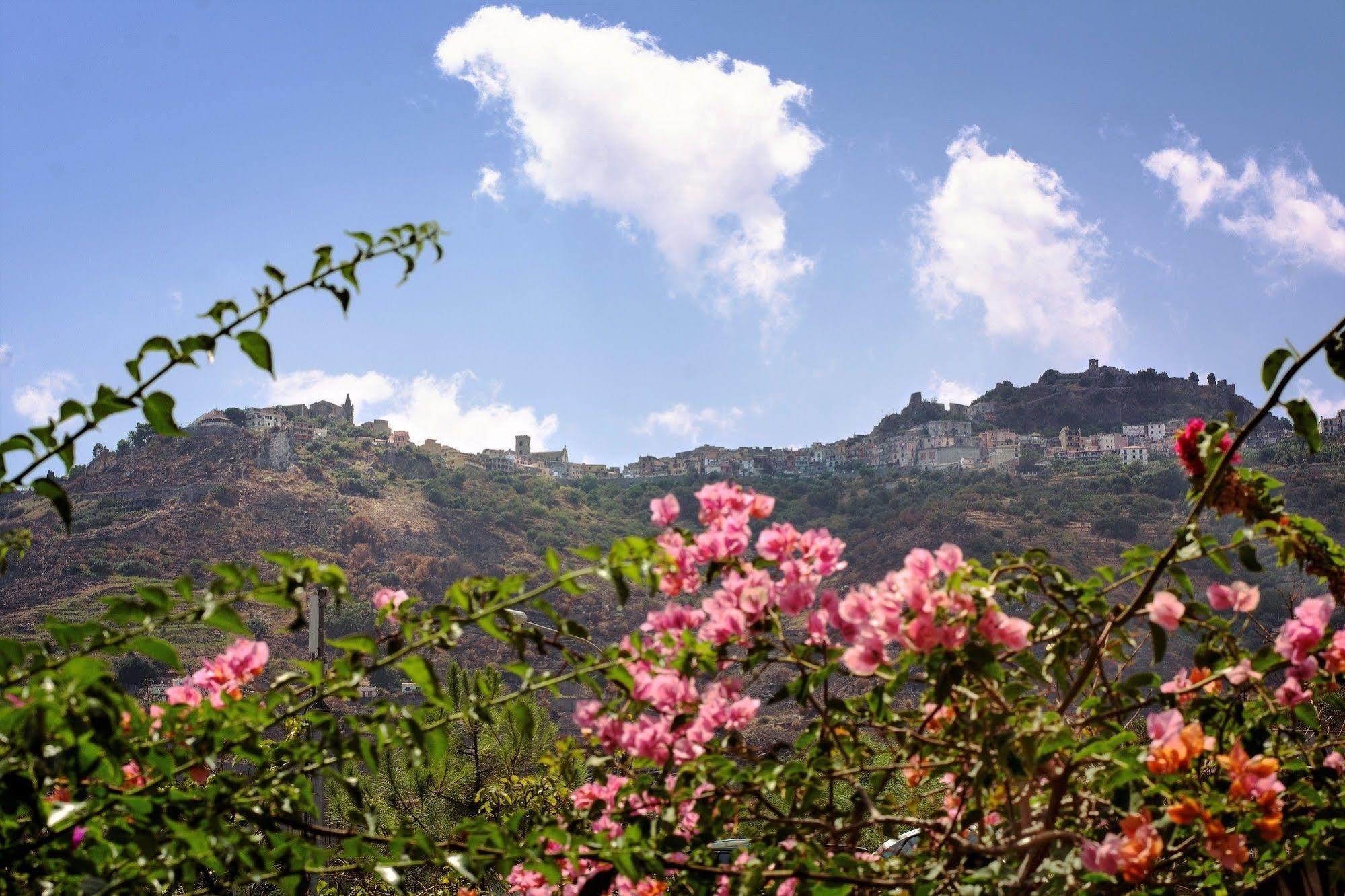 Hotel Marabel Sant'Alessio Siculo Bagian luar foto